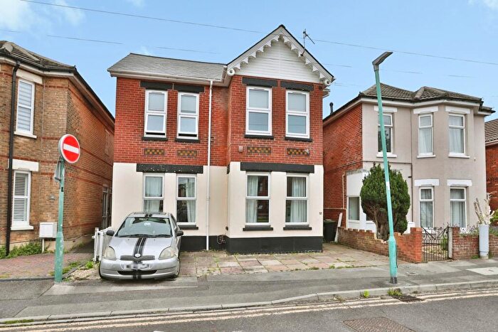 3 Bedroom Flat For Sale In Wolverton Road, Bournemouth, Dorset, BH7