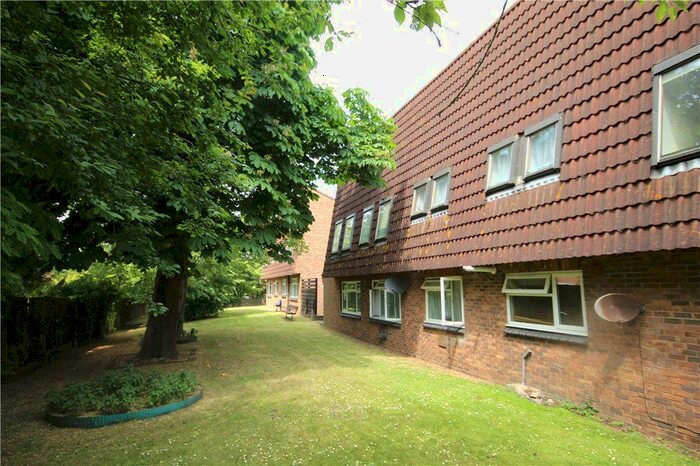 1 Bedroom Flat To Rent In Sandhills Lane, Virginia Water, Surrey, GU25