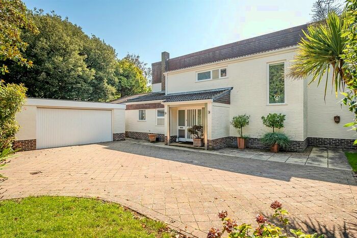 4 Bedroom Detached House To Rent In Long Furlong, The Drive, Bognor Regis, West Sussex, PO21