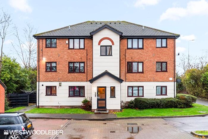 1 Bedroom Apartment For Sale In Parrotts Field, Hoddesdon, EN11