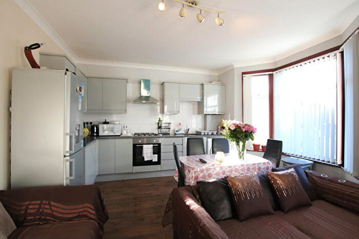 3 Bedroom Flat To Rent In Beaconsfield Road, London, NW10