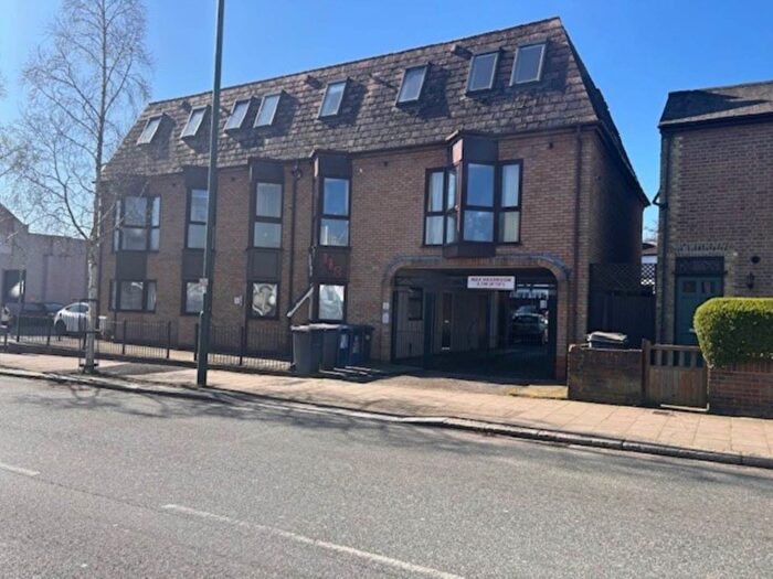 2 Bedroom Flat To Rent In East Barnet Road Barnet, Herts, EN4