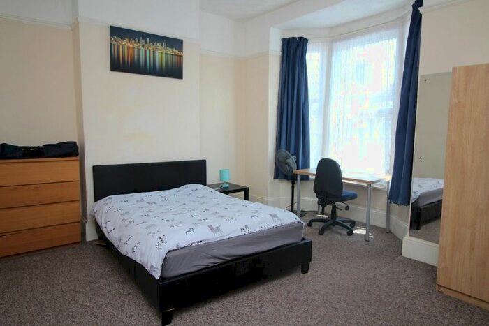 5 Bedroom Detached House To Rent In Lawrence Road, Southsea, Hampshire, PO5