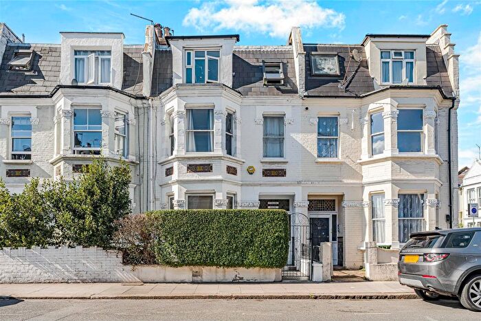 2 Bedroom Flat For Sale In Munster Road, Fulham, SW6