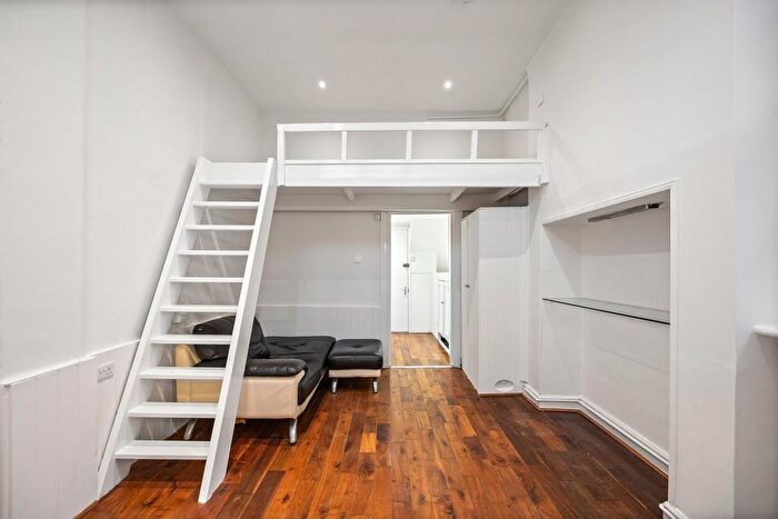 Studio To Rent In Weech Road, London, NW6