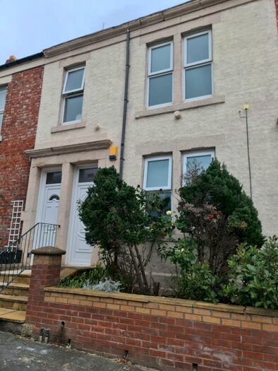 3 Bedroom Flat To Rent In Windsor Avenue, Bensham, NE8