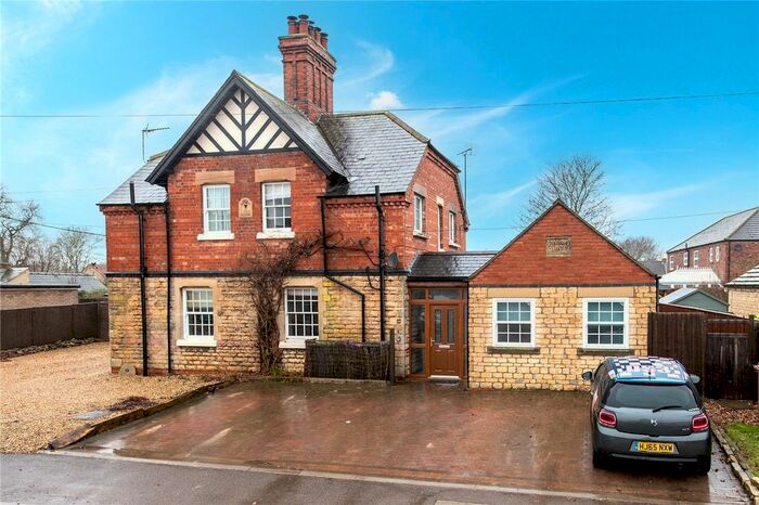 4 Bedroom Semi-Detached House For Sale In London Road, Silk Willoughby, Sleaford, Lincolnshire, NG34