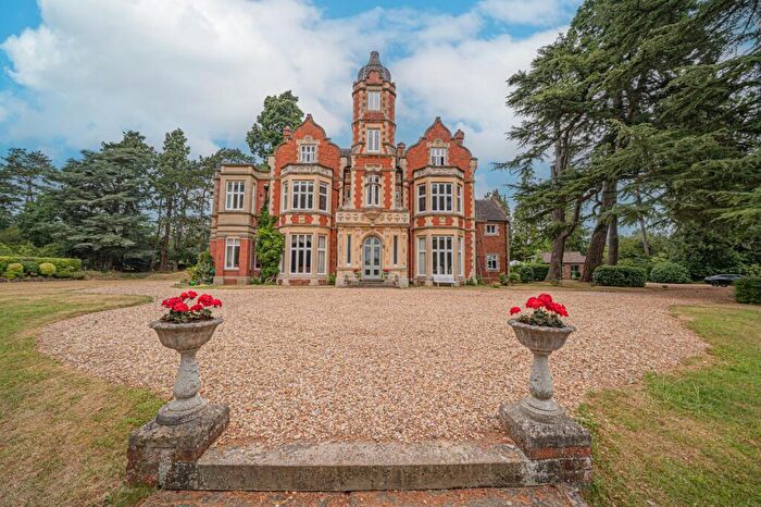 2 Bedroom Apartment For Sale In Arden Drive, Dorridge, B93