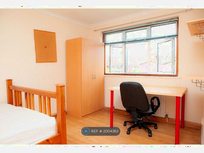 4 Bedroom Terraced House To Rent In Britannia Road, Kingston Upon Thames, KT5