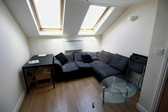 3 Bedroom Flat To Rent In Crwys Rd, Cathays, CF24