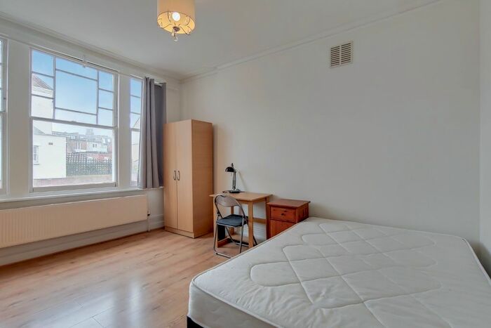 3 Bedroom Flat To Rent In Margravine Gardens, London, W6