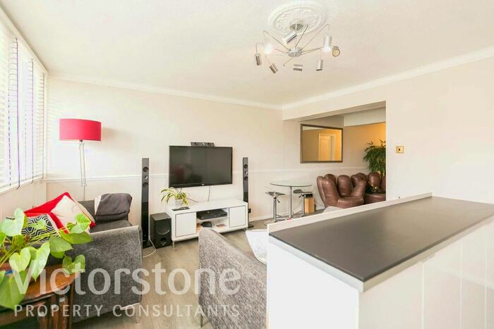 4 Bedroom Flat To Rent In Roslin House, Brodlove Lane, Shadwell, London, E1W