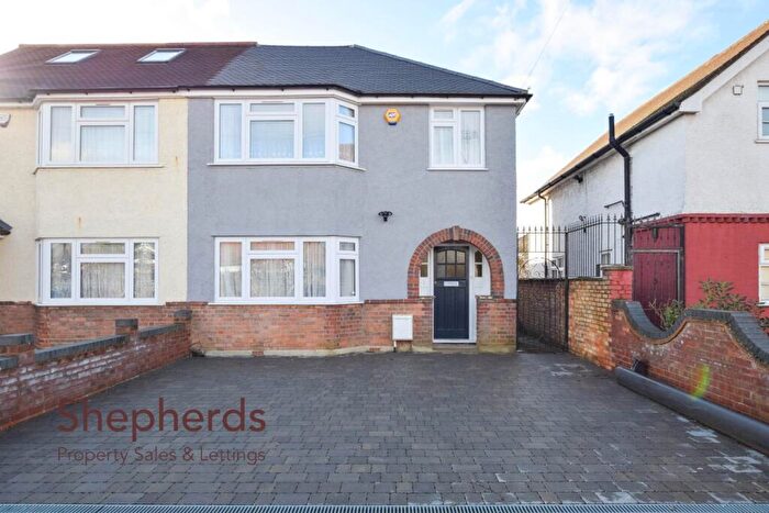 3 Bedroom Semi Detached House For Sale In Albury Walk, Cheshunt, EN8
