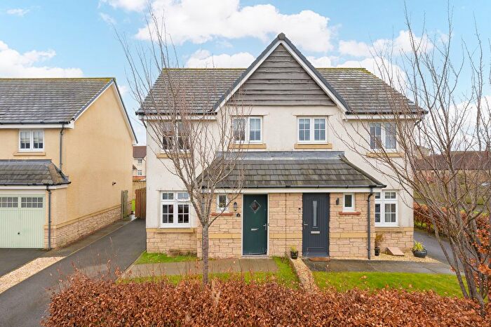 3 Bedroom Semi Detached House For Sale In Middlebank Rise, Dunfermline, KY11