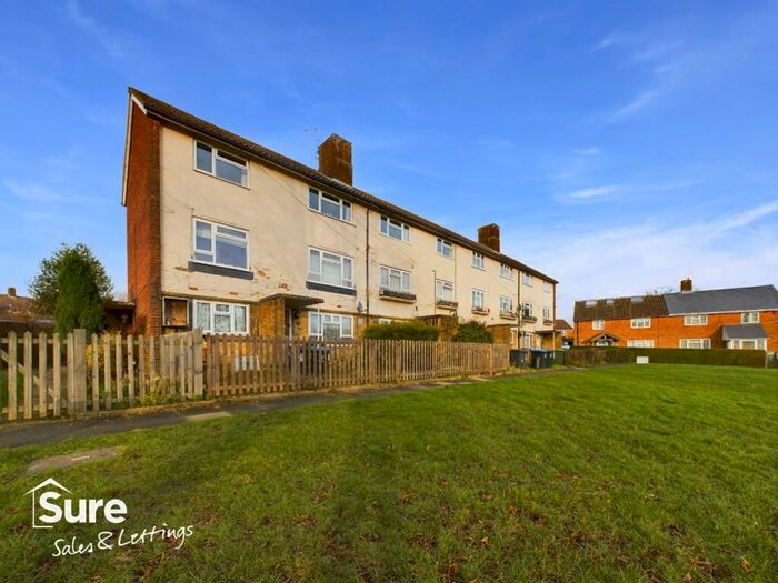 1 Bedroom Maisonette To Rent In Broom Hill, Hemel Hempstead, Hertfordshire, HP1