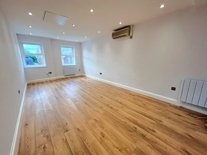 1 Bedroom Flat To Rent In High Street, Ripley, GU23