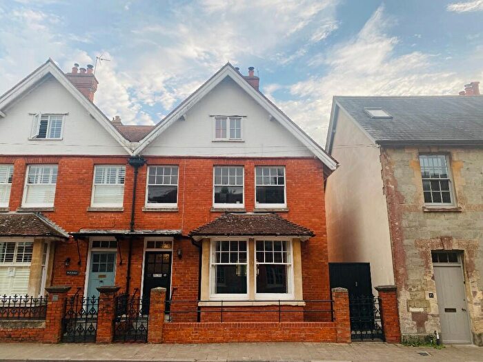 6 Bedroom Character Property For Sale In Salisbury Street, Shaftesbury, Dorset, SP7