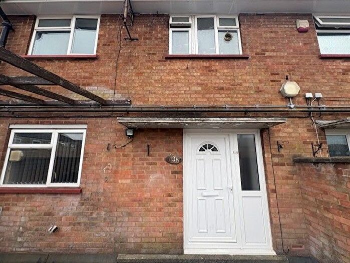 3 Bedroom Maisonette To Rent In Market Square, Luton, LU1