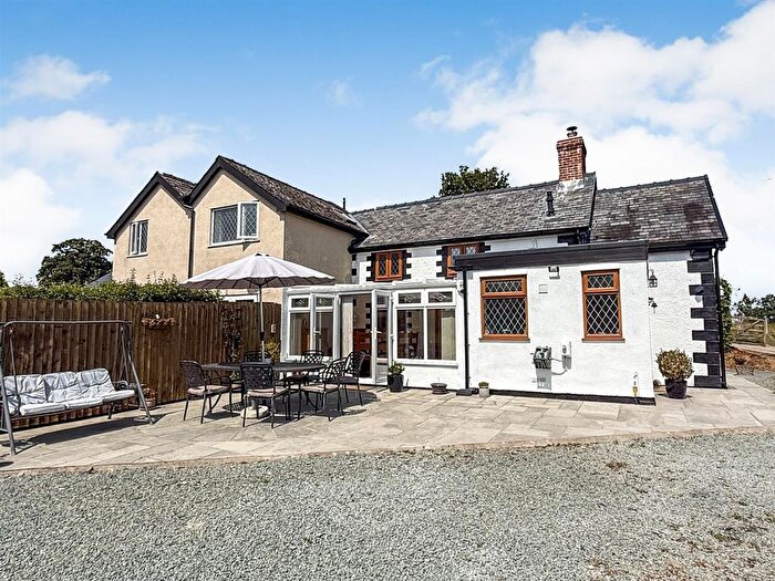 3 Bedroom Cottage For Sale In Llanfair Caereinion, Welshpool, SY21