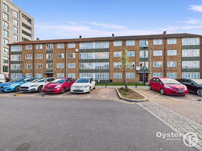 3 Bedroom Flat To Rent In Glebelands Road, Feltham, TW14