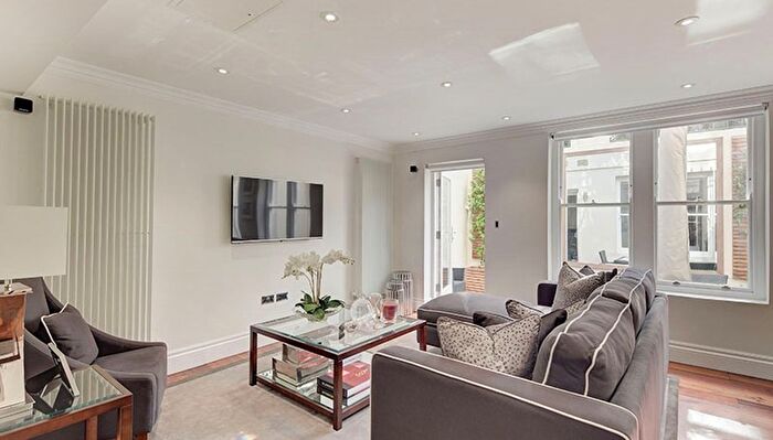 2 Bedroom Flat To Rent In Kensington Gardens Square, London, W2