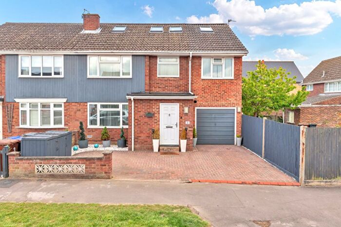 7 Bedroom Semi Detached House For Sale In Poplar Drive, Royston, SG8