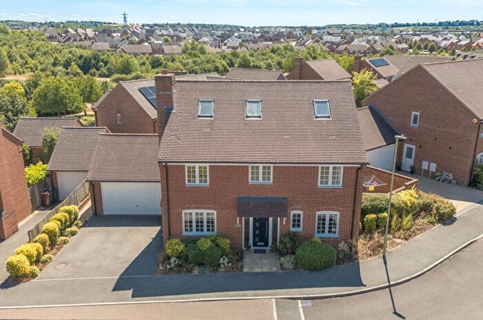 6 Bedroom Detached House For Sale In Ryeland Way, Andover, SP11
