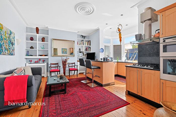 2 Bedroom Flat For Sale In Upper Richmond Road West, East Sheen, London, SW14