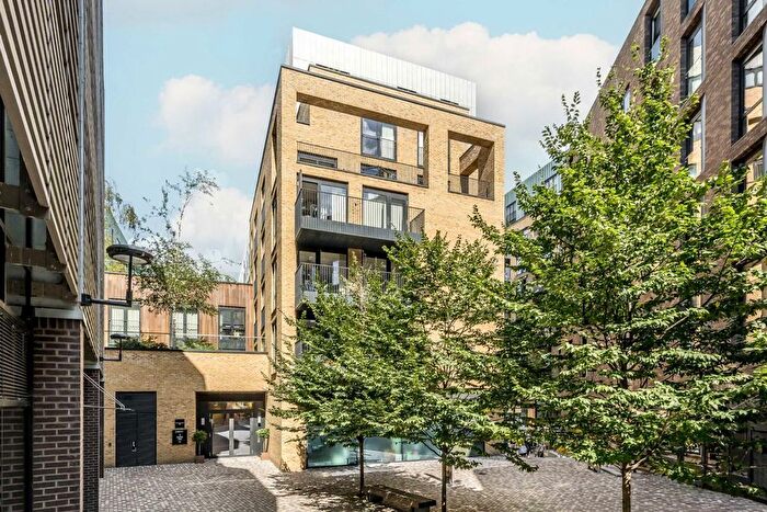 4 Bedroom Flat To Rent In Drapers Yard, London, SW18