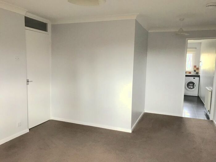 1 Bedroom Flat To Rent In Randalls Way, Leatherhead KT22