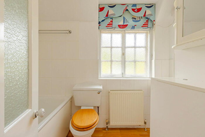3 Bedroom Detached Bungalow For Sale In Chinthurst Lane, Shalford, Guildford, GU4