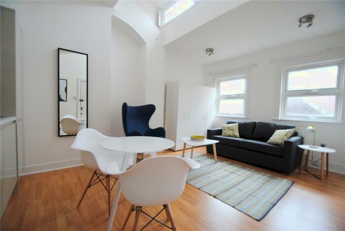 Studio To Rent In Holloway Road, London, N7