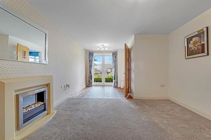 2 Bedroom Flat For Sale In Langton House, Westhall Road, Warlingham, CR6