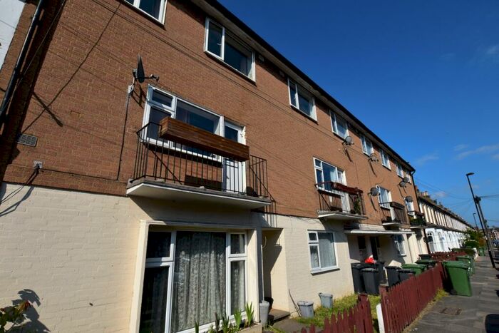 3 Bedroom Flat To Rent In Merritt Road, Brockley, SE4