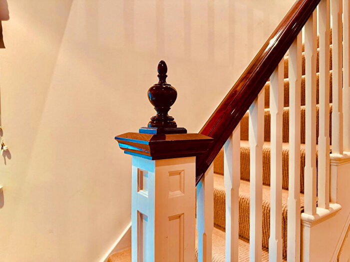 4 Bedroom Detached House For Sale In Glebe Lane, Barnet, EN5