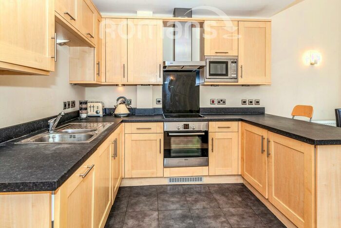 2 Bedroom Apartment To Rent In Sheet Street, SL4