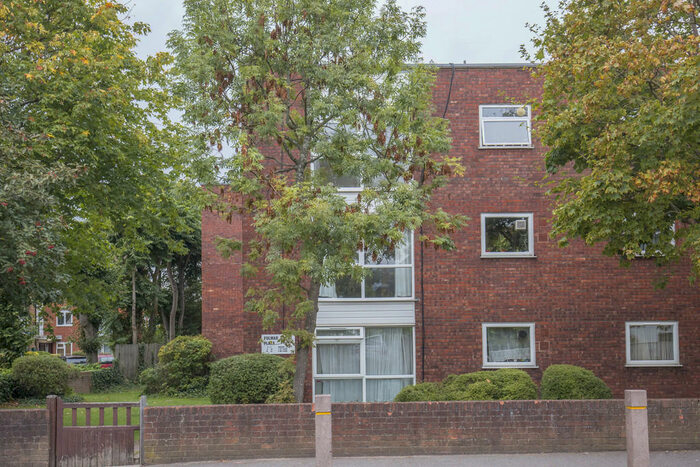 1 Bedroom Ground Flat To Rent In Berrylands Road, Surbiton, KT5