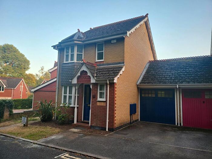 3 Bedroom Detached House To Rent In Demesne Furze, Headington, OX3
