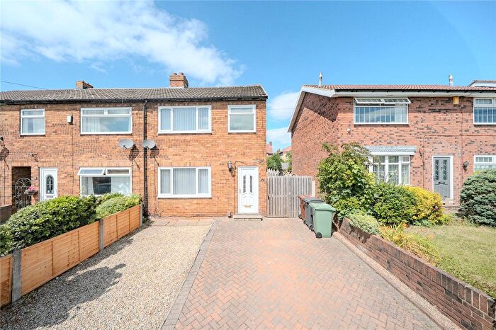 3 Bedroom End Of Terrace House For Sale In Smalewell Drive, Pudsey, West Yorkshire, LS28