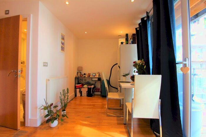 Studio To Rent In Indescon Court, Canary Wharf, E14