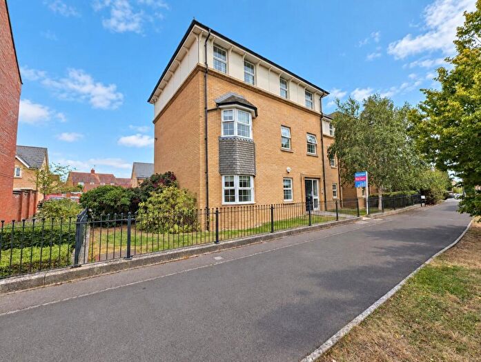 1 Bedroom Apartment For Sale In Redhouse Gardens, Swindon, Wiltshire, SN25
