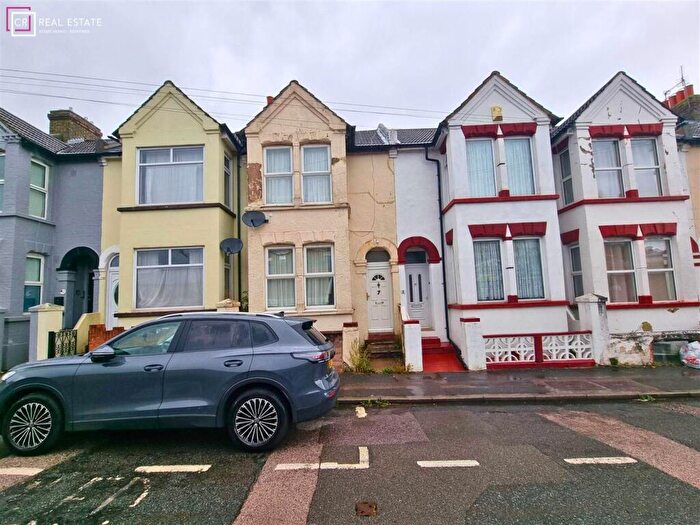 3 Bedroom House To Rent In Byron Road, Gillingham, ME7