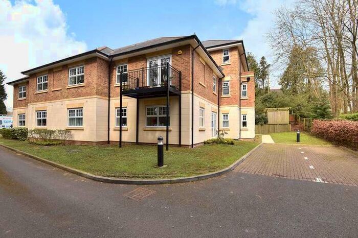 2 Bedroom Apartment To Rent In Gerrards Court, HP12
