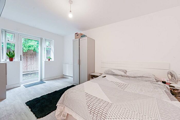 3 Bedroom Bungalow For Sale In The Green, East Acton, London, W3