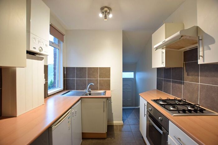 3 Bedroom Flat To Rent In Fern Dene Road, Gateshead, NE8