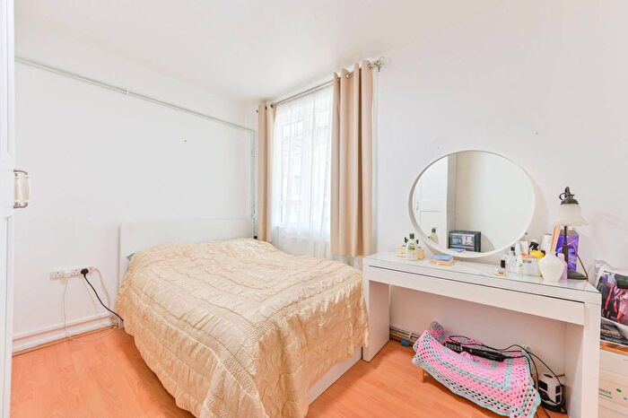 3 Bedroom Flat For Sale In Hallfield Estate, Bayswater, London, W2