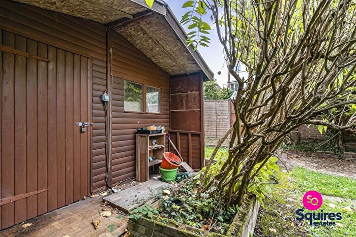 5 Bedroom Semi-Detached House For Sale In Granville Road, London, N12