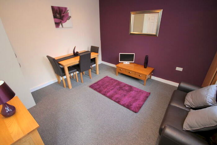 2 Bedroom Terraced House To Rent In Autumn Place, Hyde Park, Leeds, LS6