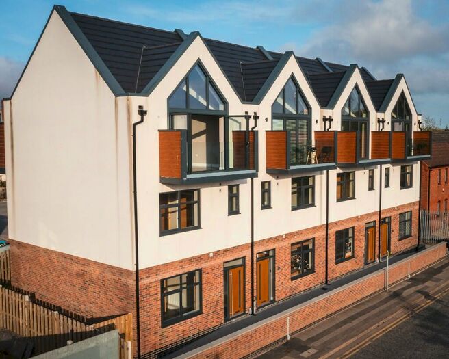 3 Bedroom Town House To Rent In Manor House Street, Hull, East Riding Of Yorkshire, HU1