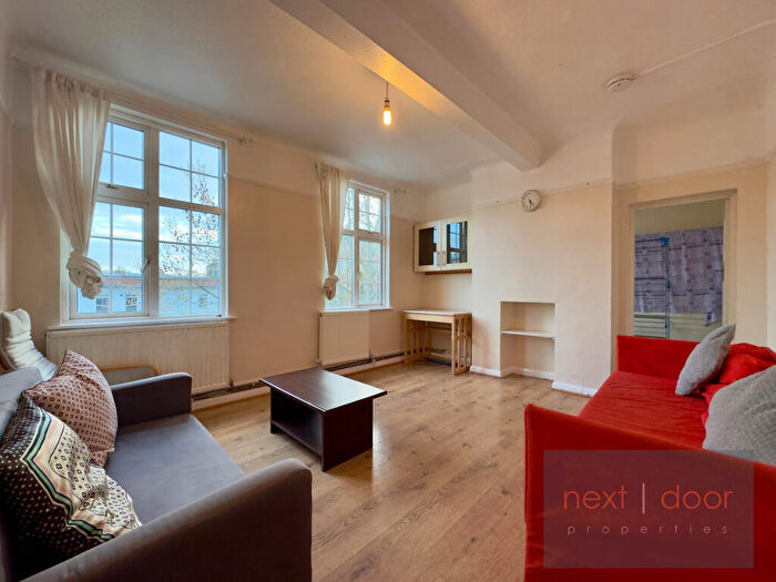 3 Bedroom Apartment To Rent In Camberwell New Road, Oval-Camberwell, London, SE5